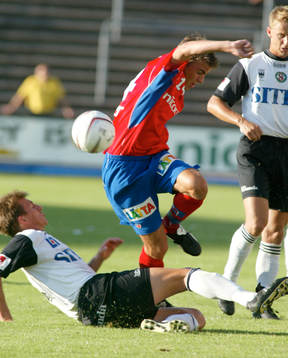 Martin Fribrock tacklas. Tackling