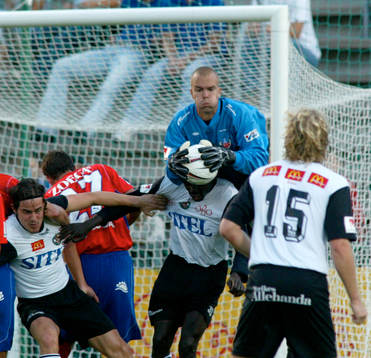 Fredrik Larsson, målvaktsingripande