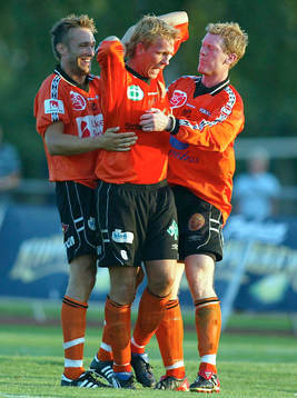 Jens Hermansson, Mjällby, klappas om