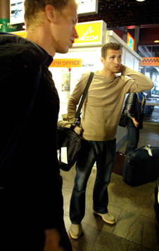 Mattias Asper och Andreas Jakobsson på flygplatsen i Moskva