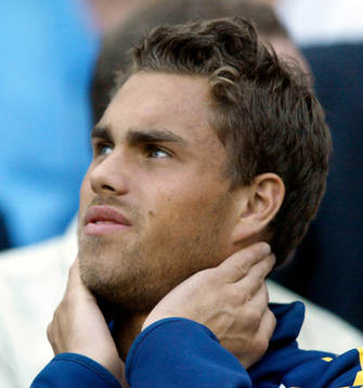 Johan Elmander, Sverige, såg matchen från läktaren. Han