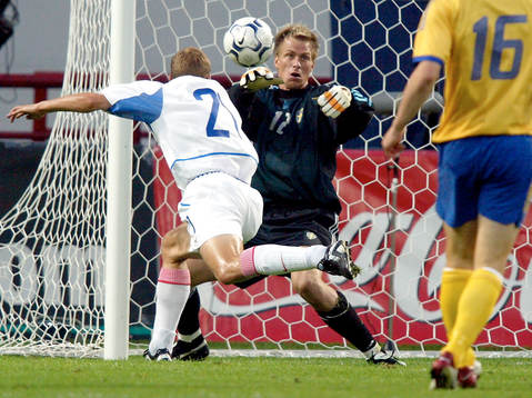 Mattias Asper, Sverige lyckas rädda nicken från Denis