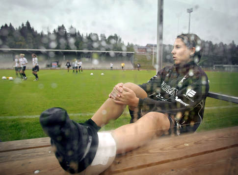 Hanna Ljungberg med foten i bandage