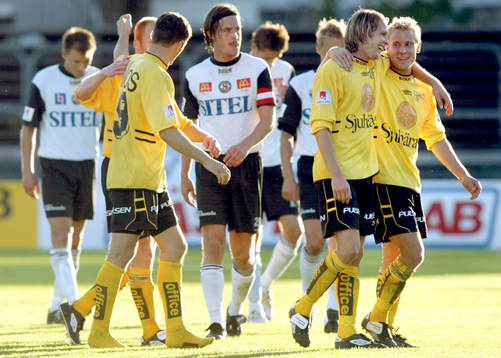 Andreas Klarström och Jonas Lundén jublar och Örebro