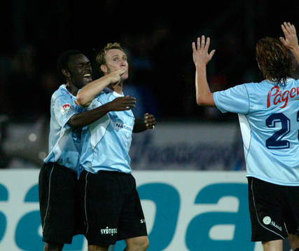 Niklas Skoog, Malmö FF, slängkyssar till publiken, Josef