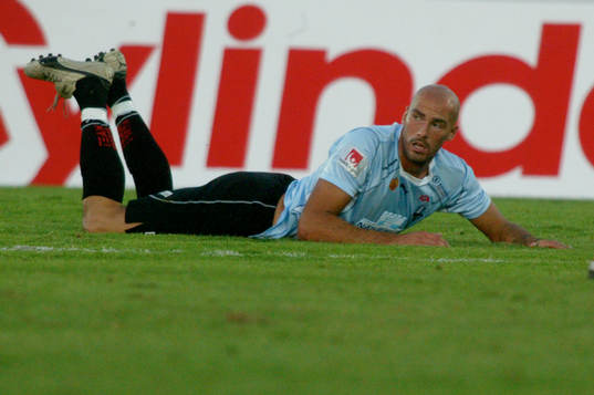 Daniel Majstorovic, Malmö FF,  biter i gräset. Depp