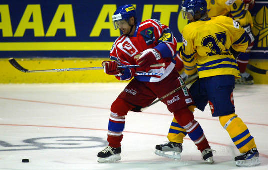 Pär Bäcker blir av med pucken
