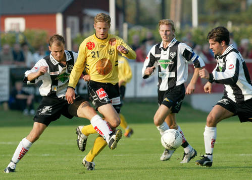 Tre sylviaspelare tar hand om Mattias Andersson