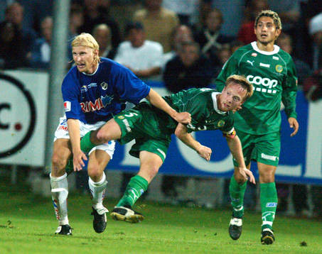 Hammarbys målskytt, Fredrik Winsnes hänger mellan benen