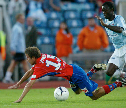 Mattias Lindström faller. Fall