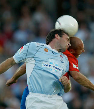 Hans Mattisson och Tommi Grönlund, nickduell