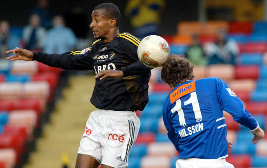 Benjamin Kibebe, AIK och Mikael Nilsson, Halmstad