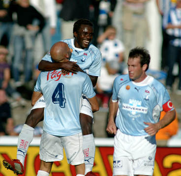 Peter Ijeh grattas, jubel