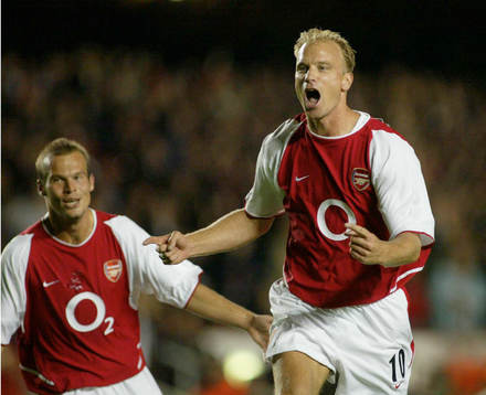 Dennis Bergkamp och Fredrik Ljungberg, Arsenal, jublar,