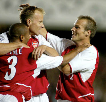 Dennis Bergkamp och Fredrik Ljungberg, Arsenal, jublar,