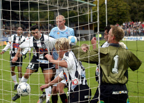 Jörgen Ohlsson nickar in segermålet