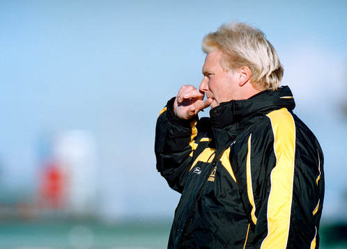 Jörgen Lennartsson, bekymrad tränare i Häcken