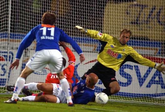Håkan Svensson har tur när Alvaro Santos är oerhört