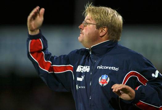 Helsingborgs tränare Peter Swärdh manar på sina mannar