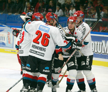 Joakim Lindström, Modo, gjorde 2-2 målet. Men när han