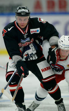 Daniel Rydmark trycker undan Patrik Zetterberg