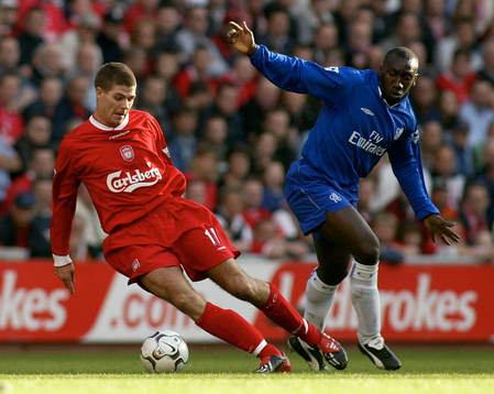 Jimmy Floyd Hasselbaink, Chelsea utmanas av Steven Gerrard