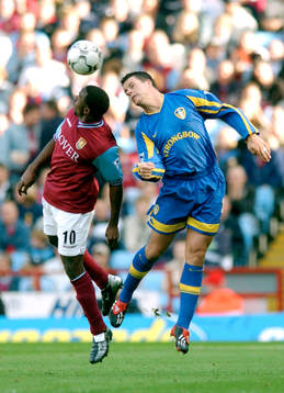 Darius Vassell, Aston Villa och Ian Harte, Leeds