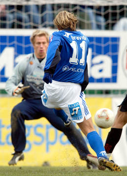 Tommy Bergersen gör matchens enda mål bakon Mattias Asper