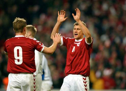 Jon Dahl Tomasson ooch Ebbe Sand, Danmark jubel