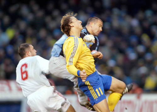 Zlatan Ibrahimovic, Sverige nickar in 1-1. Men i duellen