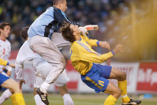 Zlatan Ibrahimovic, Sverige nickar in 1-1. Men i duellen
