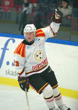 Kyösti Karjalainen, Brynäs har satt 2-1 målet på straff