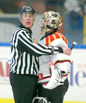 Conny Ekenberg, domare. Jamie Ram, målvakt, Brynäs