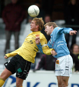 Jens Hermansson, Mjällby i duellen med Johannes Ericsson,