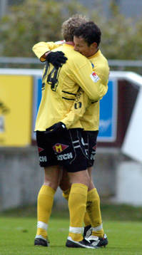 Vinnarkram Marcus Ekenberg och målskytten Peter
