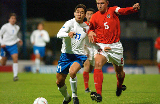 Sculli, Italien och Day Rhys, Wales
