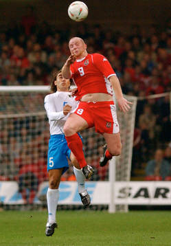John Hartson, Wales och Fabio Cannavaro, Italien