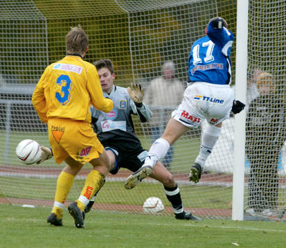 TFF missade många läge, här skjuter Patrik Svensson