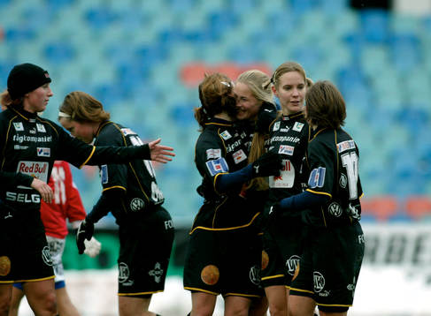 Umeå IK, jubel, Malin Moström kramar om målskytten Emma