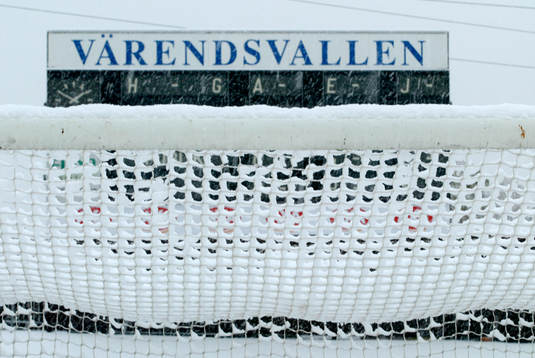 Snön låg tung på målställningarna på Värendsvallen