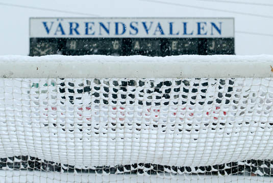 Snön låg tung på Värendsvallens målställningar. Snö