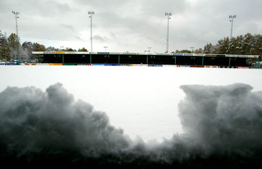 Ruddalen var snötäckt, matchen inställd. Snö, stadion