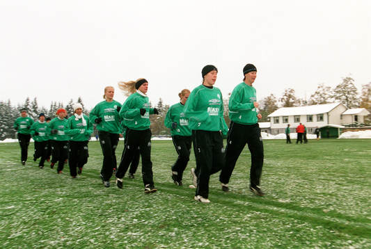 Fotboll, dam, allsvenskan, Trion - Alvik. Uppvärmning