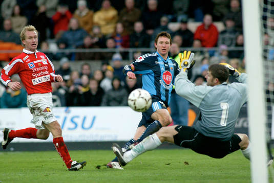 Niklas Kaldner, Kalmar och  Kim Källström, DIF framför
