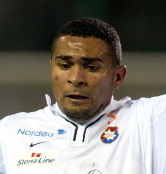Afonso Alves tar ner bollen