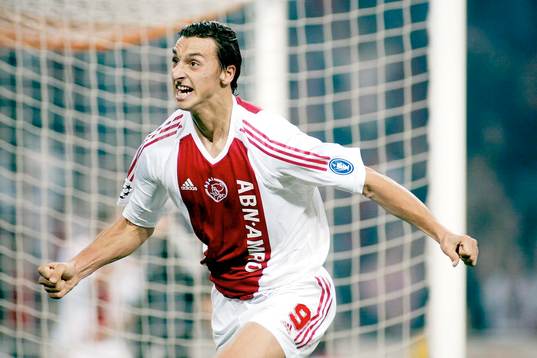 Zlatan Ibrahimovic slår till igen och jublar