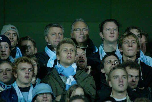 Hasse Borg och Bengt Madsen bland MFF-supportrarna