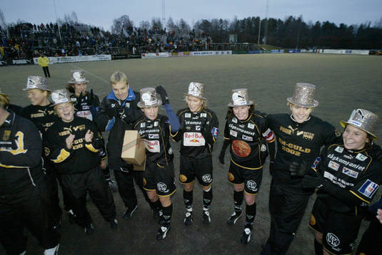 Fotboll, dam, allsvenskan. Umeå svenska mästare 2002