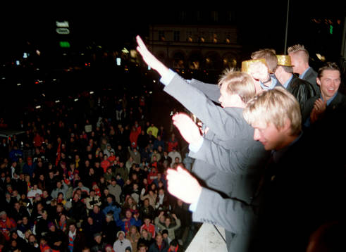 Öster på residensets balkong. Öster till allsvenskan