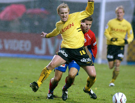 Pär Karlsson, Elfsborg, tränger sig fram före Christian
